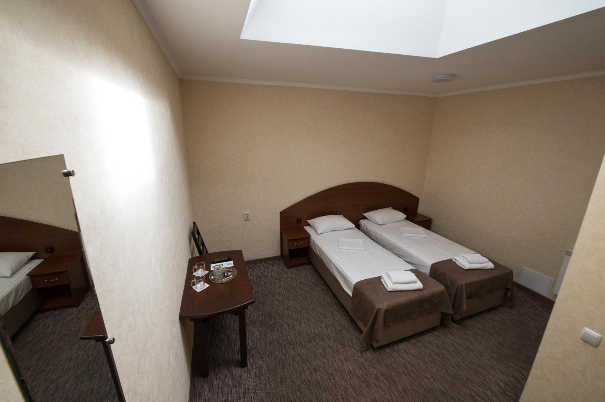 Hotel Lama 2 Киев Екстериор снимка