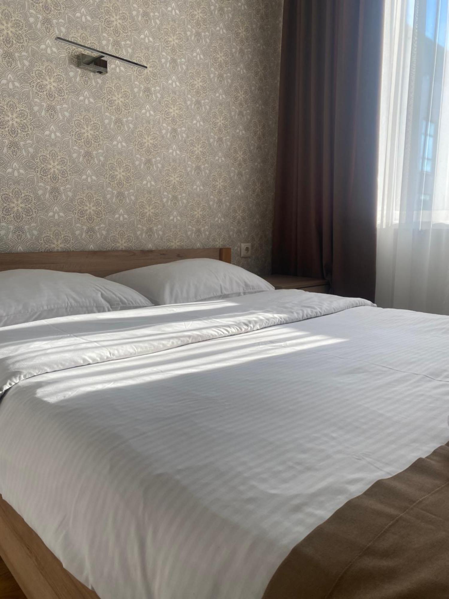 Hotel Lama 2 Киев Екстериор снимка